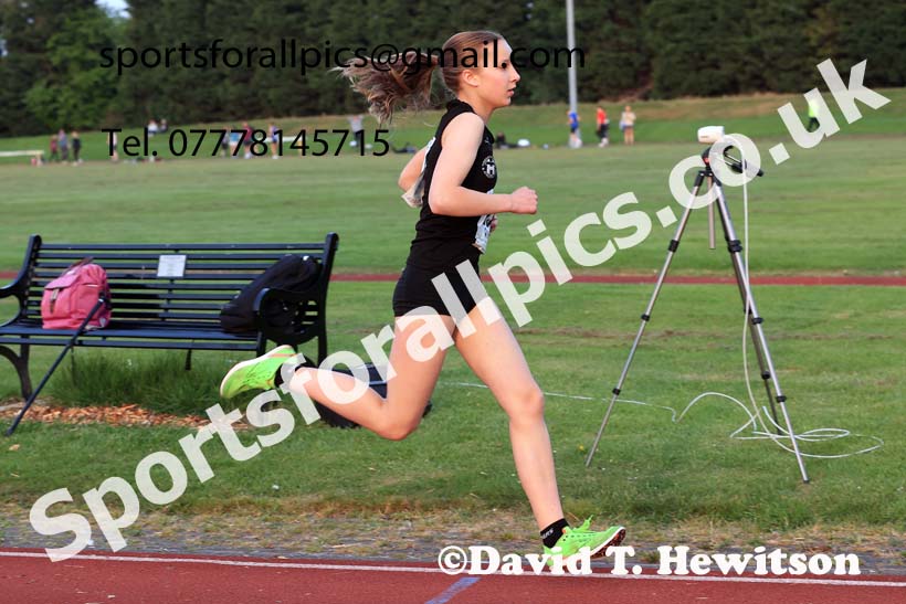 The 1500 metres, 2025 NEGP No. 1, Monkton Stadium, Jarrow. Photo: David T. Hewitson/Sports for All Pics
